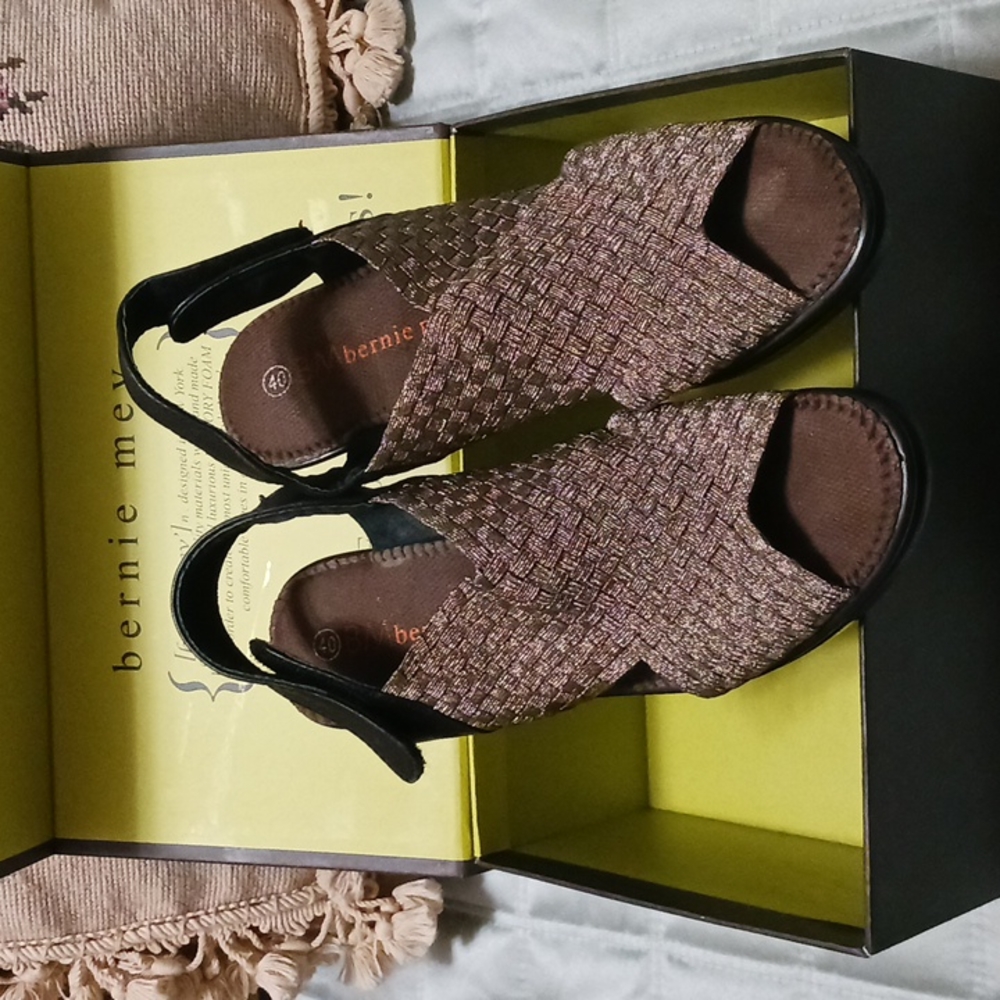 Bernie Mev woven sandals